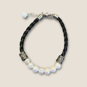 Black Braided Leather Bracelet With Freshwater Pearls & Silver-Tone Beads Adjust